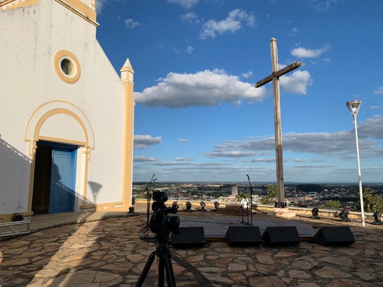 CATALÃO: ORGANIZADA POR RODRIGO MARGON, HOJE TEM LIVE SOLIDÁRIA COM ARTISTAS DA CIDADE DIRETO DO MORRINHO DE SÃO JOÃO; VEJA NO BLOG DO BADIINHO COMO ASSISTIR E FAZER SUAS DOAÇÕES