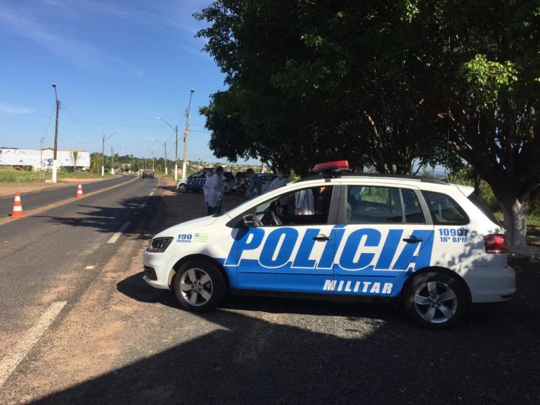 PARA EVITAR AGLOMERAÇÕES DURANTE O FERIADO, BARREIRA SANITÁRIA ESTÁ SENDO REALIZADA NA ENTRADA DE TRÊS RANCHOS