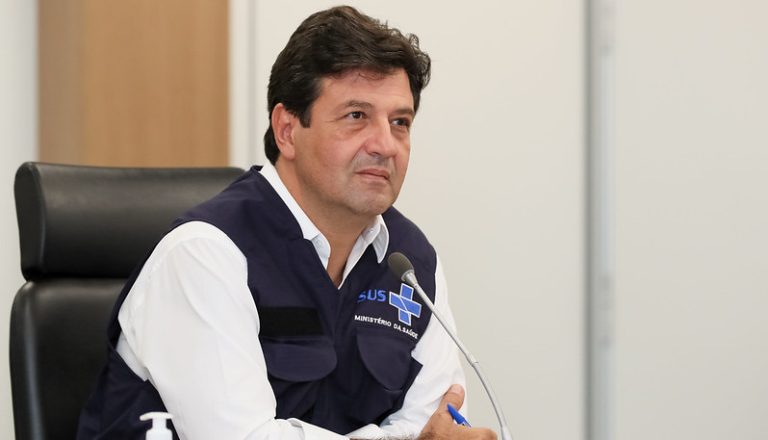 ‘VAMOS CONTINUAR’: MANDETTA PERMANECE NO MINISTÉRIO DA SAÚDE