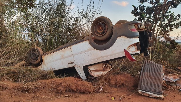 CAPOTAMENTO DE PICAPE EM ESTRADA DA ZONA RURAL DE OUVIDOR MATA TRABALHADOR DE 40 ANOS DE IDADE
