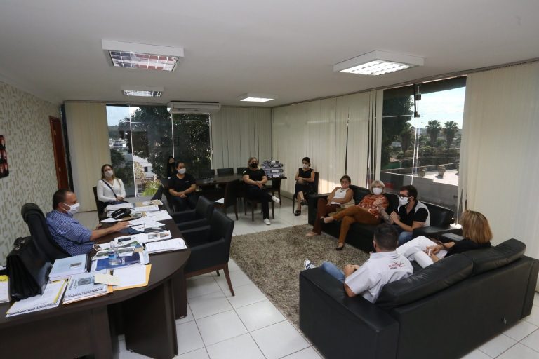 PREFEITO SE REUNIU COM DONOS DE ACADEMIAS, BARBEARIAS E SALÕES DE BELEZA, E PEDIU PROTOCOLO PARA FUNCONAMENTO DOS SEGMENTOS; NOVO DECRETO SERÁ PUBLICO NA TARDE DE HOJE