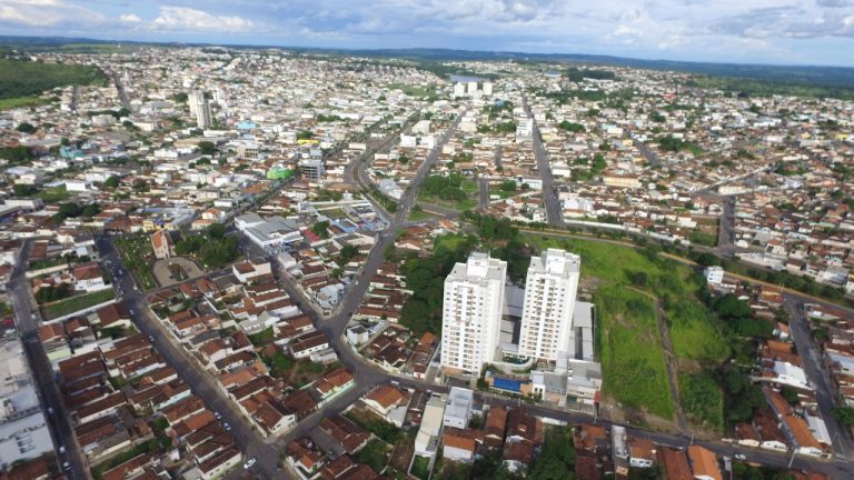 SECRETARIA MUNICIPAL DE SAÚDE (SMS) CONFIRMA O 3º CASO DE COVID-19 EM CATALÃO, DADOS DA SES-GO APONTAM 6 CASOS; VELOMAR RIOS EXPLICA AO BADIINHO SOBRE A DIVERGÊNCIA DE DADOS