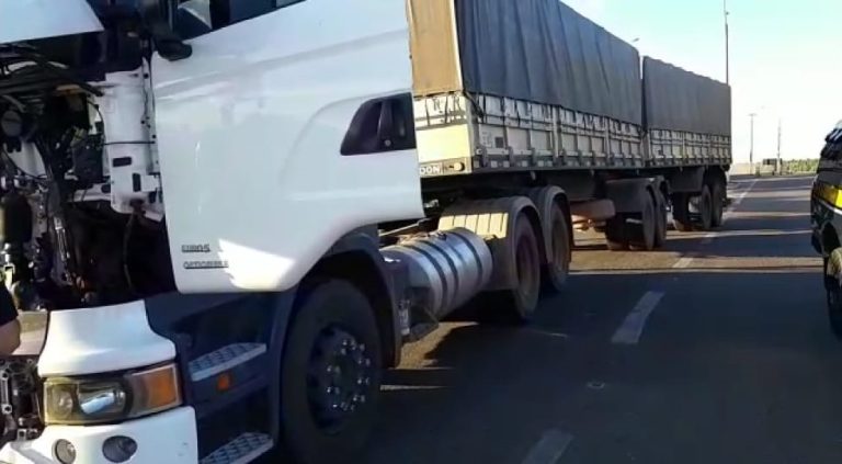 CAMINHONEIRO É PRESO NA BR 050 COM CARRETA ROUBADA E DINHEIRO PAGO PARA TRANSPORTAR CIGARROS CONTRABANDEADOS, EM CATALÃO