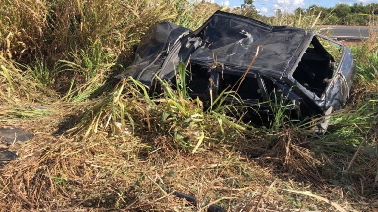 ACIDENTES MARCAM O FINAL DE SEMANA EM CATALÃO E REGIÃO; HOMEM DE 44 ANOS MORRE AO SAIR DA PISTA E BATER EM ÁRVORE NA GO 330 ENTRE OUVIDOR/TRÊS RANCHOS