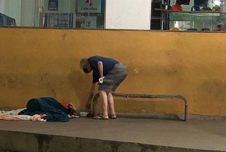 CATALANOS ESPALHAM GESTOS DE GENEROSIDADE PELA CIDADE; COMERCIANTE DE CATALÃO ESTÁ FAZENDO MARMITAS PARA PESSOAS EM SITUAÇÃO DE RUA