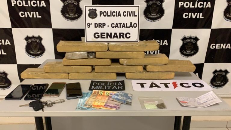 TRÊS HOMENS E UMA MULHER FORAM PRESOS SUSPEITOS DE TRÁFICO DE DROGAS; TRÊS QUILOS DE COCAÍNA E NOVE DE MACONHA FORAM APREENDIDOS PELO GENARC