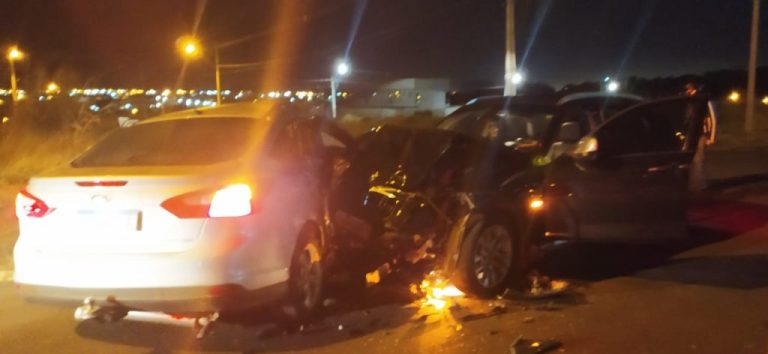 EM CATALÃO, DOIS MOTORISTAS FICARAM FERIDOS APÓS ACIDENTE NO RESIDENCIAL BARKA