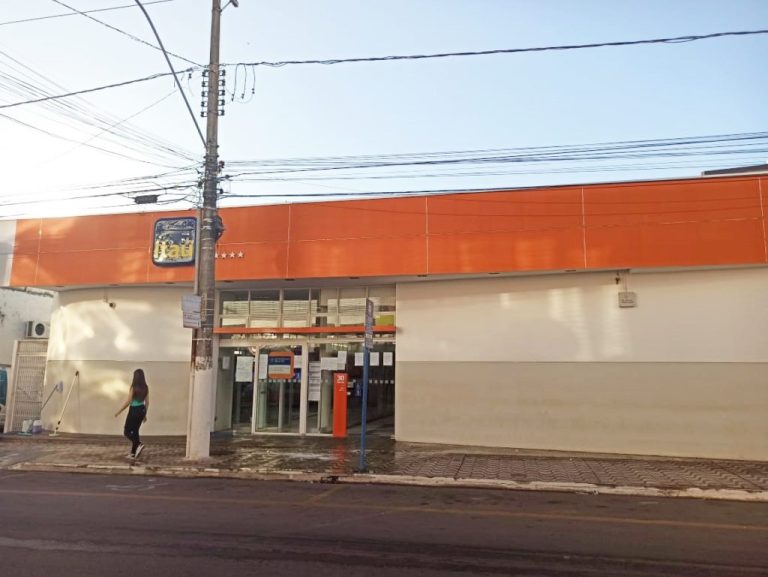 FUNCIONÁRIO DO BANCO ITAÚ DA AVENIDA 20 DE AGOSTO, TESTA NEGATIVO PARA COVID-19, E AGÊNCIA REABRE NESTA SEXTA-FEIRA (19/06)
