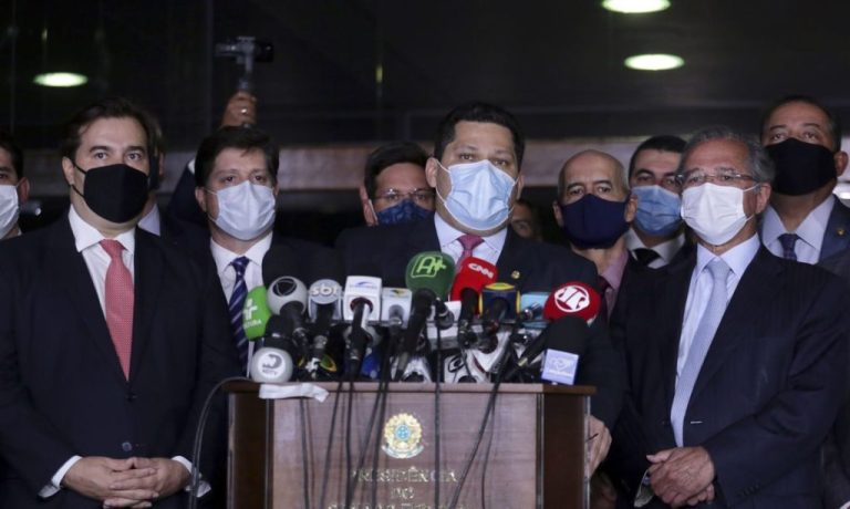 GUEDES ENTREGA PROPOSTA DE REFORMA TRIBUTÁRIA AO CONGRESSO; GOVERNO PROPÕE TROCAR PIS/CONFINS POR NOVO IMPOSTO DE 12% SOBRE CONSUMO