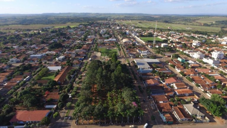 EM OUVIDOR, DECRETO RESTRINGE FUNCIONAMENTO DO COMÉRCIO, PROÍBE FESTAS, E IMPÕE MULTA DE R$ 100 REAIS PARA QUEM FOR FLAGRADO SEM MÁSCARA