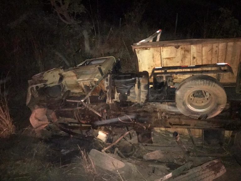 TRÊS VEÍCULOS DE CARGAS SE ENVOLVEM EM ACIDENTE NA GO 330, ENTRE IPAMERI E CATALÃO