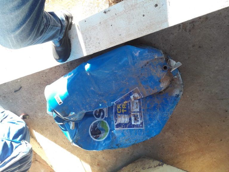 CARRO DESGOVERNADO DESTRÓI LAVATÓRIO IMPROVISADO PRÓXIMO AO RESTAURANTE POPULAR