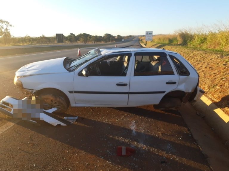 MOTORISTA PERDE O CONTROLE E CAPOTA VEÍCULO NA BR 050, PRÓXIMO AO DISTRITO DE PIRES BELO; CONDUTOR RECUSOU-SE A FAZER BAFÔMETRO