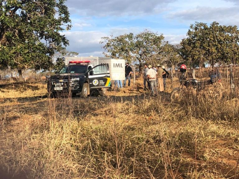 PROPRIETÁRIO DE FAZENDA E FUNCIONÁRIO SÃO ENCONTRADOS MORTOS NA ZONA RURAL DE CUMARI-GO; BOMBEIROS COMBATIAM INCÊNDIO QUANDO FORAM COMUNICADOS SOBRE OS CORPOS