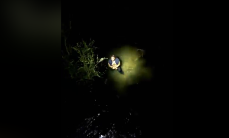 DAVINÓPOLIS-GO: CAMINHÃO CAI DE PONTE, E MOTORISTA DE 29 ANOS É RESGATADO COM VIDA DE DENTRO DO RIO