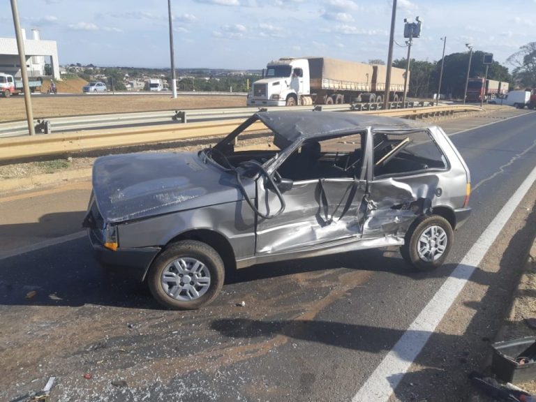 BR 050: MAIS UM GRAVE ACIDENTE É REGISTRADO NO TREVO DE LIGAÇÃO AO BAIRRO CASTELO BRANCO; MULHER E NETA FORAM SOCORRIDAS PELO SAMU