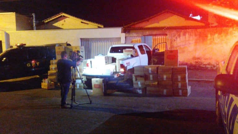 CERCA DE 25 MIL MAÇOS DE CIGARROS CONTRABANDEADOS FORAM APREENDIDOS PELA POLÍCIA MILITAR; MERCADORIA ESTÁ AVALIADA EM CERCA DE R$ 100 MIL REAIS