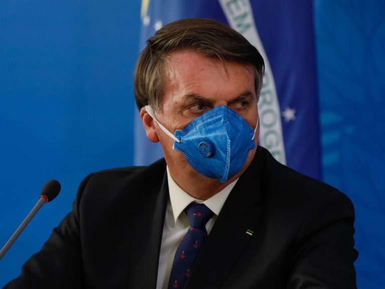 BOLSONARO VETA PERDÃO A DÍVIDAS DE IGREJAS E SUGERE DERRUBADA DO VETO