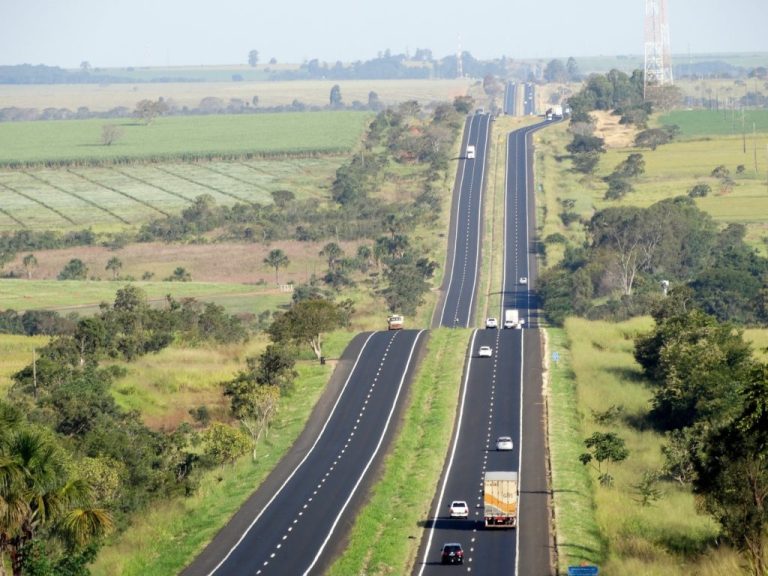 PRF INTENSIFICA FISCALIZAÇÃO NAS RODOVIAS FEDERAIS DURANTE FERIADO PROLONGADO; HAVERÁ RESTRIÇÕES DE VEÍCULOS DE CARGAS