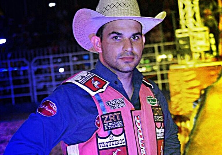 CAIC CÁSSIO, DE TRÊS RANCHOS-GO, FEZ BONITO NA LIVE DA FESTA DO PEÃO DE BARRETOS FICANDO EM 2º LUGAR NA MONTARIA EM TOUROS