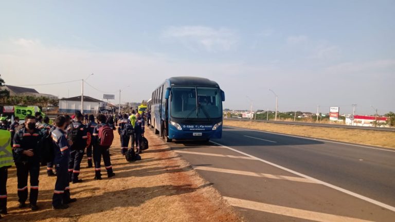 DE BRAÇOS CRUZADOS: TRABALHADORES DA FAGUNDES FAZEM GREVE POR MELHORES SALÁRIOS E OUTROS BENEFÍCIOS