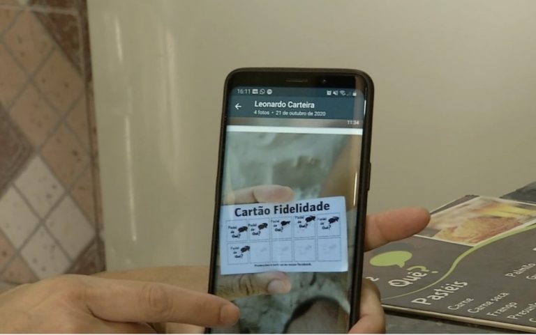 CASAL ENCONTRA CARTEIRA EM PRAIA DE FLORIANÓPOLIS E LOCALIZA O DONO POR CAUSA DO CARTÃO FIDELIDADE DE PASTELARIA EM CATALÃO