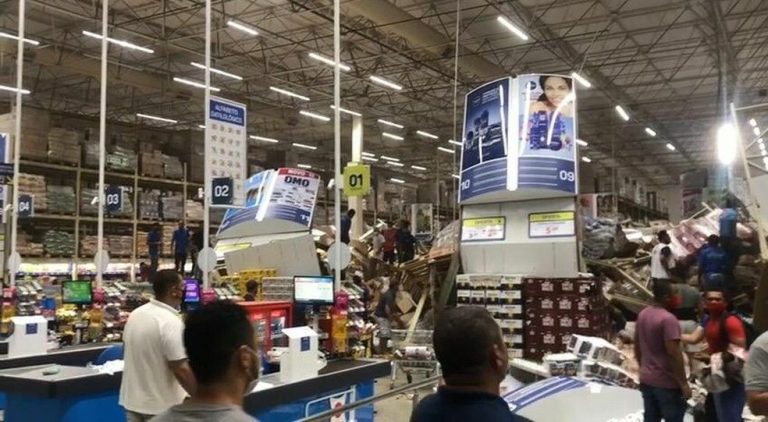 NO MARANHÃO, PRATELEIRAS DE SUPERMERCADO DESABAM SOBRE OS CLIENTES; AO MENOS OITO SE FERIRAM E UMA FUNCINÁRIA MORREU