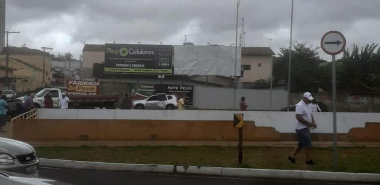 LOCAL DE ACIDENTE REÚNE CURIOSOS