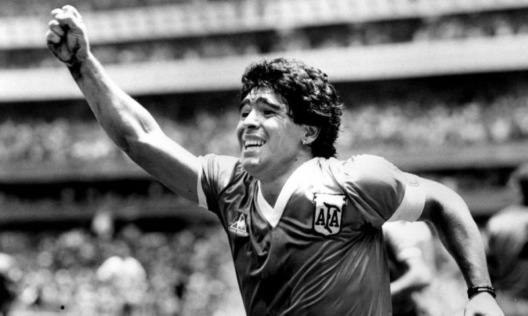 LUTO NO FUTEBOL: MORTE DO CRAQUE DIEGO MARADONA GERA COMOÇÃO MUNDIAL
