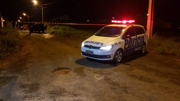 EM CATALÃO, JOVEM DE 19 ANOS MORRE AO CONFRONTAR COM POLICIAIS MILITARES; FATO OCORREU NO BAIRRO CONQUISTA NA NOITE DESSA QUARTA-FEIRA (25)