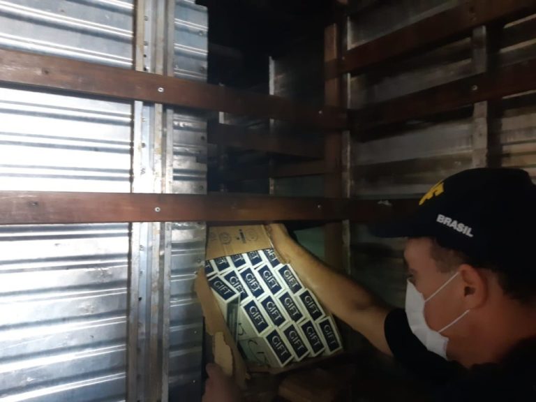 PRF DE CATALÃO APREENDE MAIS DE 26 MIL CARTEIRAS DE CIGARROS CONTRABANDEADOS