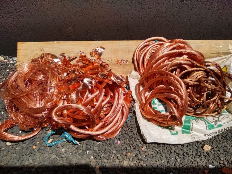 POLÍCIA CIVIL PRENDE SUSPEITOS COM 100 QUILOS DE FIO DE COBRE