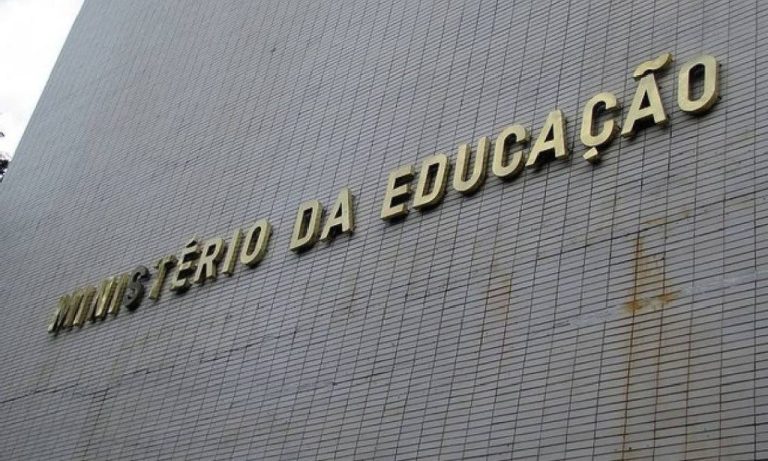 MEC REVOGA PORTARIA QUE OBRIGAVA VOLTA DAS AULAS PRESENCIAIS EM UNIVERSIDADES, AFIRMA JORNAL