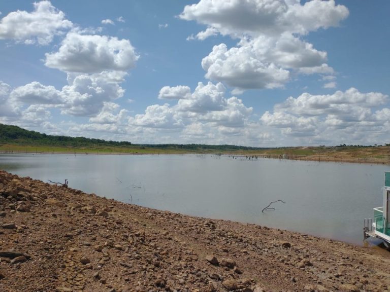 RESERVATÓRIOS DA EMBORCAÇÃO E SERRA DO FACÃO APRESENTAM BAIXAS HISTÓRICAS EM 2020; TURISMO NÃO SENTIU IMPACTO COM BAIXA, AFIRMA TURISMO DE TRÊS RANCHOS