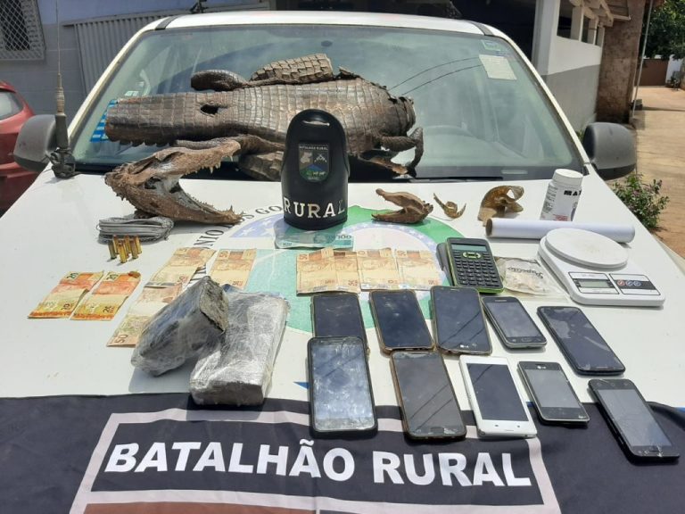 EM URUTAÍ, CASAL É PRESO COM CABEÇA E CARCAÇA DE JACARÉ, DROGAS E MUNIÇÕES