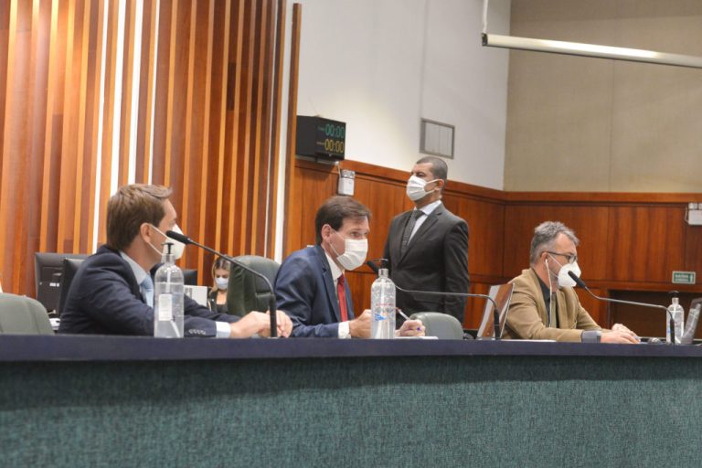 ASSEMBLEIA LEGISLATIVA APROVOU AINDA NA NOITE DE ONTEM, R$ 60 MILHÕES PARA COMPRA DE VACINAS PARA GOIÁS