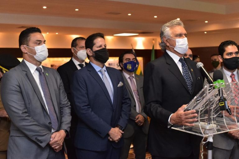 “POPULAÇÃO DE GOIÁS TEM ORGULHO DAS FORÇAS POLICIAIS”, DIZ CAIADO DURANTE POSSE DE NOVOS DIRIGENTES DA SSP-GO