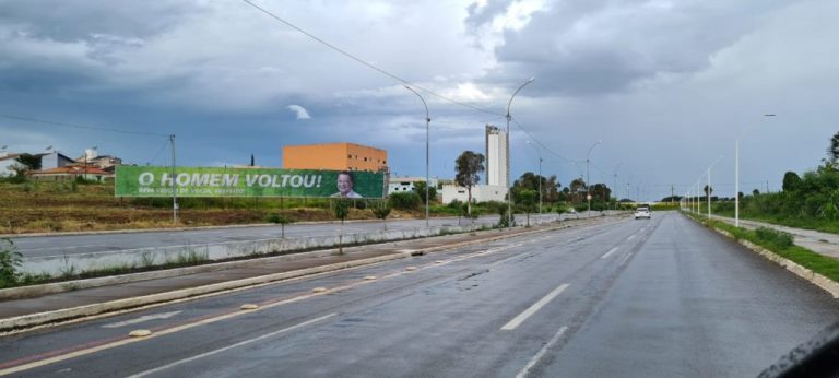 POLÊMICA: OUTDOORS DE BOAS VINDAS AO PREFEITO FOI CORTESIA DE VICE-PRESIDENTE DE PARTIDO POLÍTICO, AFIRMA ASSESSORIA DE ADIB ELIAS