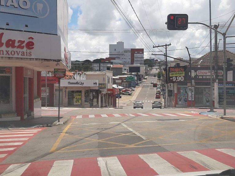 VEJA COMO FICOU CATALÃO NO PRIMEIRO DE DIA DECRETO DE FECHAMENTO DAS ATIVIDADES ECONÔMICAS; NESTE DOMINGO, SUPERMERCADOS E CONGÊNERES ESTÃO TODOS FECHADOS