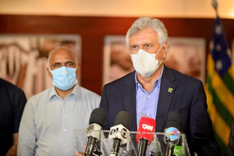 “DAMOS AS MÃOS PARA QUE NÃO FALTE LEITO A NENHUM CIDADÃO QUE NECESSITE”, DISSE CAIADO EM ANÚNCIO DE RESTRIÇÕES MAIS SEVERAS CONTRA COVID-19 NA REGIÃO METROPOLITANA DE GOIÂNIA