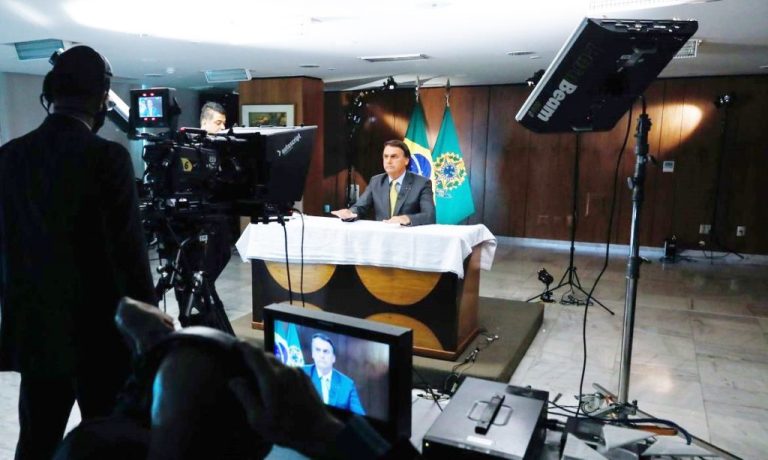 PRONUNCIAMENTO: BOLSONARO DIZ QUE BRASIL SERÁ AUTOSSUFICIENTE NA PRODUÇÃO DE VACINAS