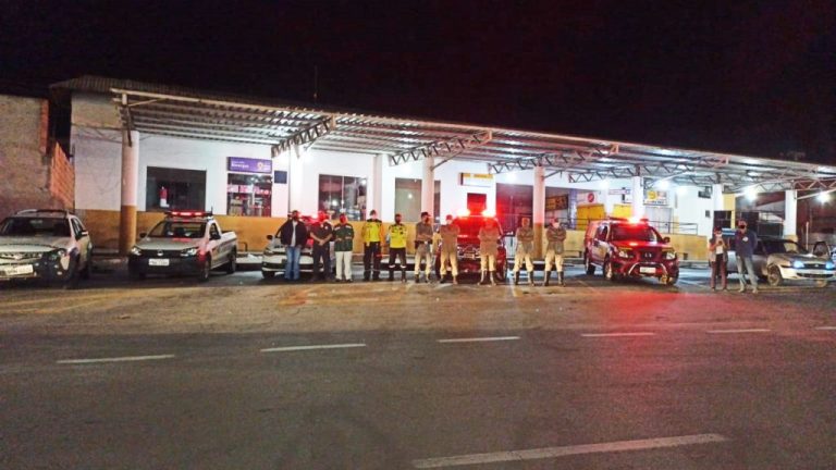 TOQUE DE RECOLHER EM CATALÃO: POLÍCIA MILITAR, CORPO DE BOMBEIROS, E ÓRGÃOS DO MUNICÍPIO PERCORRERAM RUAS E AVENIDAS COM CARRO DE SOM COM A MENSAGEM “FIQUEM EM CASA PELO AMOR DE DEUS”