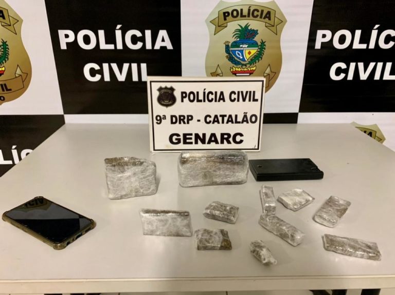 JOVEM DE 26 ANOS FOI PRESO POR TRÁFICO DE DROGAS EM CATALÃO; SUSPEITO ARMAZENAVA E VENDIA ENTORPECENTES NO BAIRRO JK