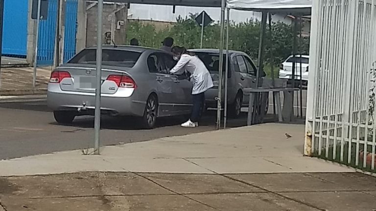 VACINAS CONTRA A COVID-19 ESGOTARAM-SE AINDA PELA MANHÃ; IDOSOS DE 76 ANOS ACIMA ESTAVAM SENDO IMUNIZADOS, 	QUE FORAM ATRÁS DO IMUNIZANTE EM GRANDE NÚMERO