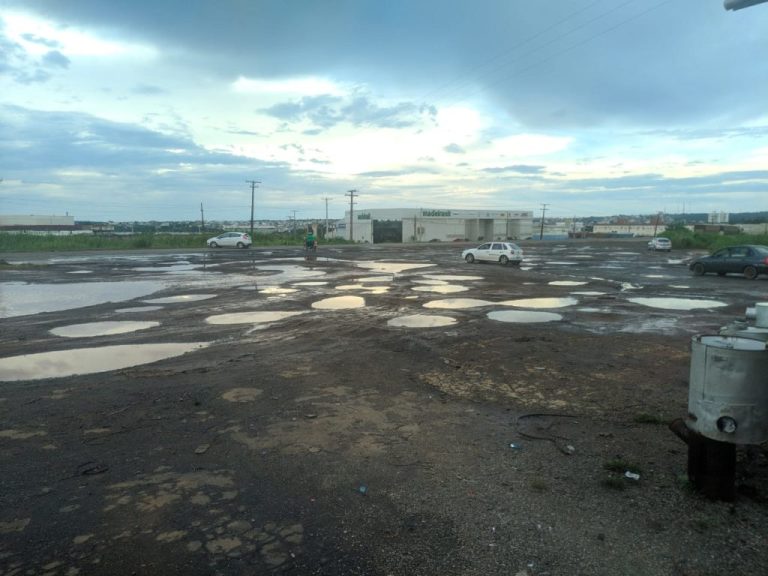 Q.V.B: “TREVO DA VERGONHA”, ASSIM DIZEM USUÁRIOS DO ACESSO DA BR 050 AO DIMIC, EM FRENTE AO FOGÃO DE LENHA SHOW