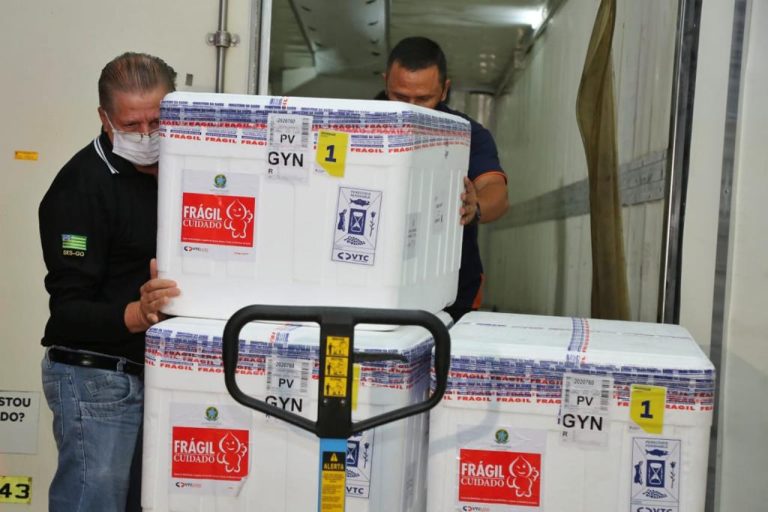 COVID-19: GOIÁS RECEBE 8º LOTE COM 134,4 MIL DOSES DE VACINA DO MINISTÉRIO DA SAÚDE
