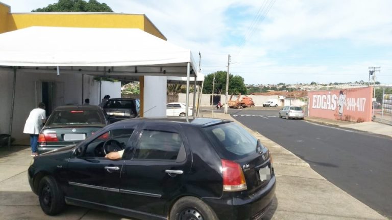 COVID-19: EM CATALÃO, CAMPANHA DE VACINAÇÃO FOI RETOMADA NESTA TERÇA-FEIRA, E IDOSOS COMEÇARAM A CHEGAR NOS PONTOS DE VACINAÇÃO ÀS 03HRS DA MANHÃ