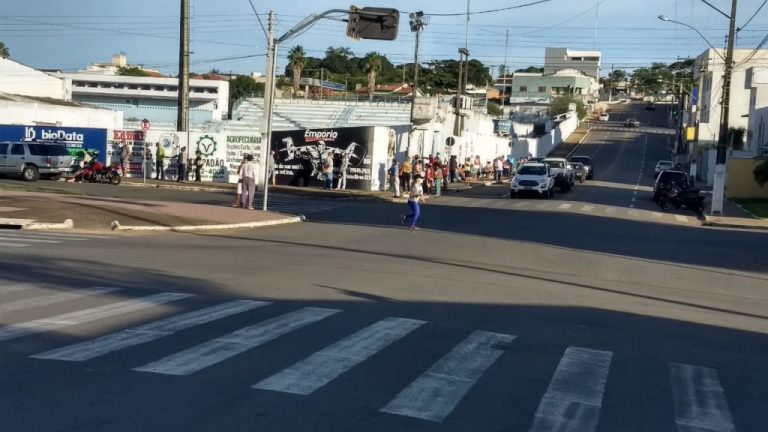 IDOSOS DE 69 ANOS ACIMA COMEÇARAM A SEREM VACINADOS CONTRA A COVID-19 NA TARDE DESTA QUARTA-FEIRA (24); EM CATALÃO, MAIS DE 8 MIL PESSOAS RECEBERAM A 1ª DOSE