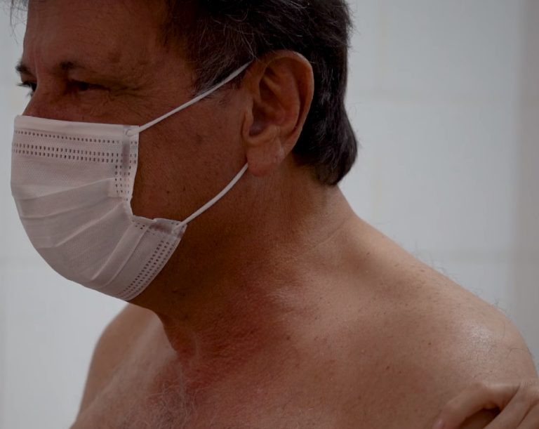 AOS 68 ANOS DE IDADE, PREFEITO ADIB ELIAS RECEBEU A 1ª DOSE DA VACINA CONTRA A COVID-19 NA MANHÃ DESTA QUINTA-FEIRA