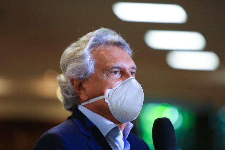 VACINAÇÃO DE IDOSOS DEVE TERMINAR EM ABRIL, AFIRMA CAIADO